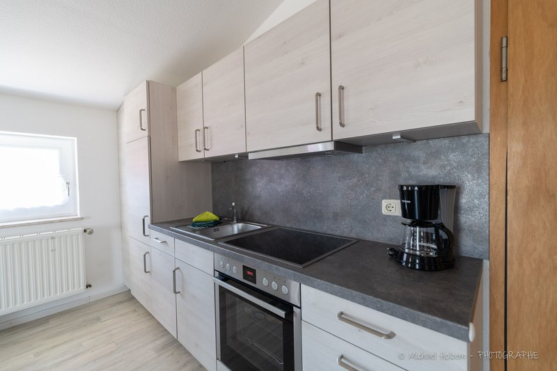 Moderne Einbauküche mit Ceranfeld – Ferienwohnung Ferienhof Wick